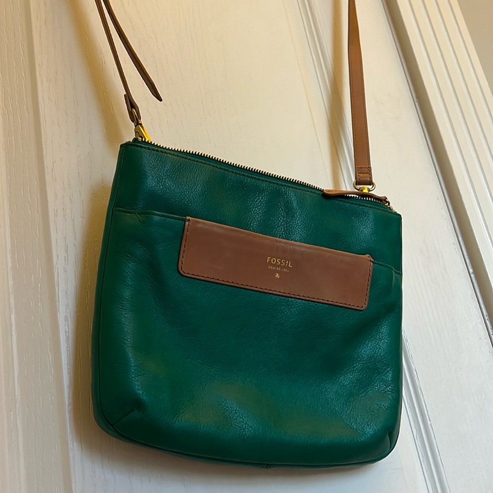 6-pocket Fossil zipper crossbody handbag